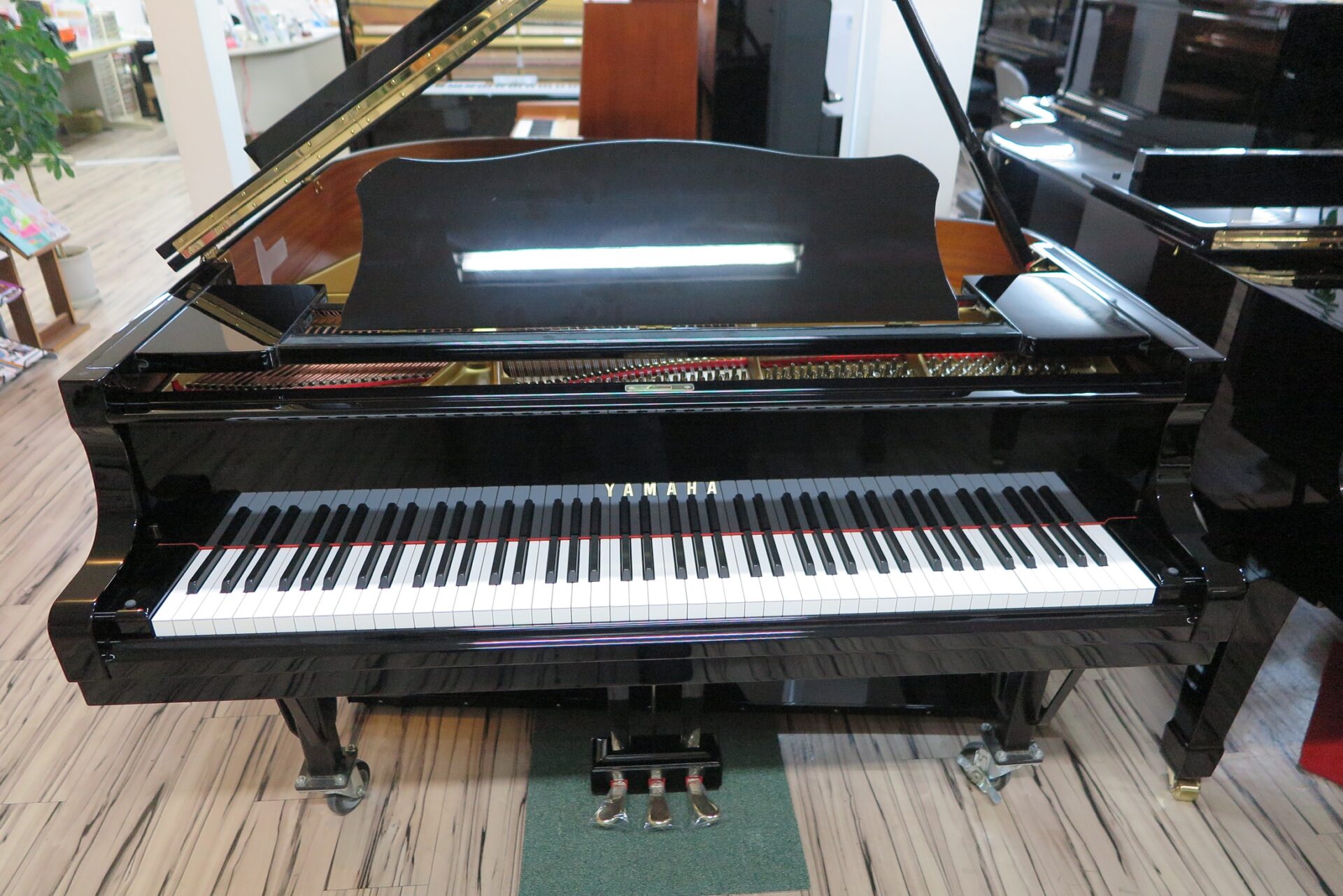 ヤマハグランドピアノ  G2B  入荷調整中