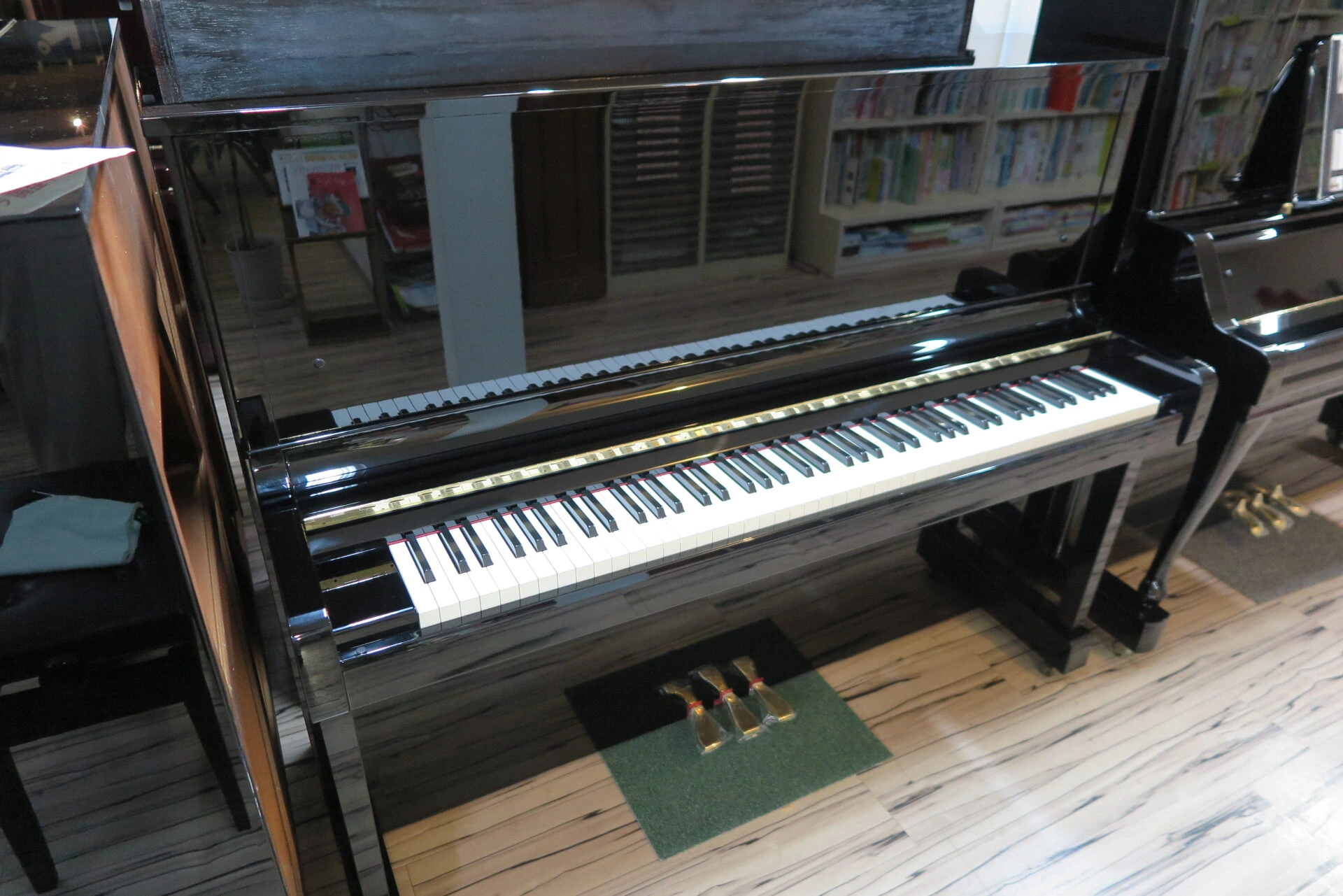 アップライトピアノ【ヤマハ MC10Bl】販売 YAMAHA 中古アップライトピアノMC10BL | Piano Cloud Online Store