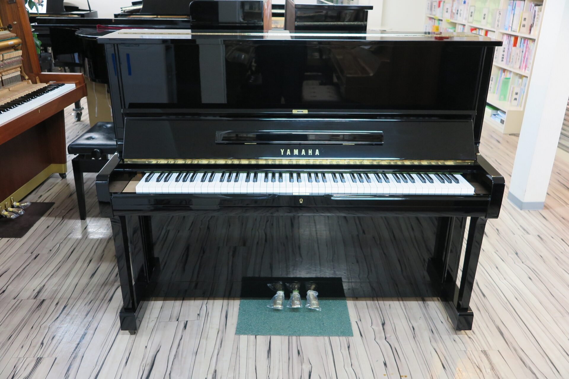 ヤマハ U1A  入荷調整中
